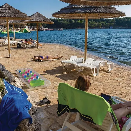 Appartement 2 Bedroom Beautiful In Nova Vas (Porec)