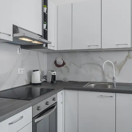 2 Bedroom Beautiful In Nova Vas (Porec)