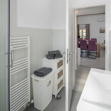2 Bedroom Beautiful In Διαμέρισμα *