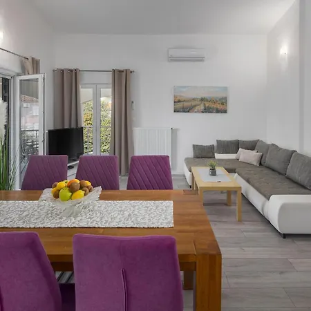 2 Bedroom Beautiful In *