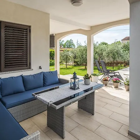 2 Bedroom Beautiful In *