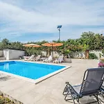 アパート 2 Bedroom Beautiful In Nova Vas
