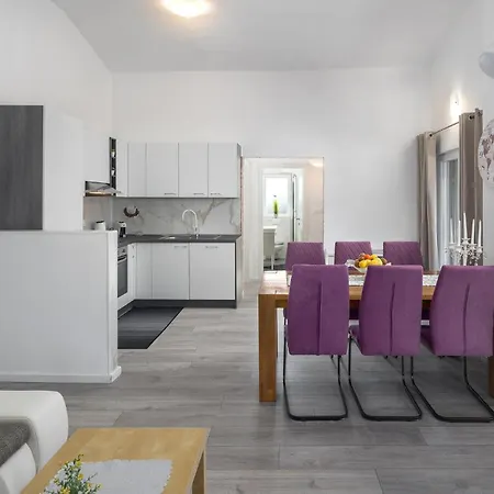 Apartament 2 Bedroom Lovely In Nova Vas (Porec)