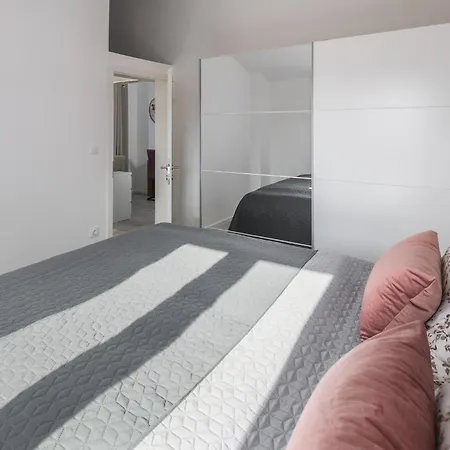 Apartament 2 Bedroom Lovely In *