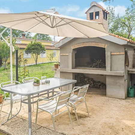 2 Bedroom Lovely In Apartament *