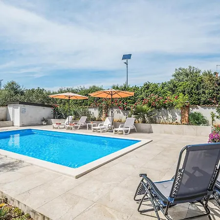 Apartament 2 Bedroom Lovely In Nova Vas (Porec)