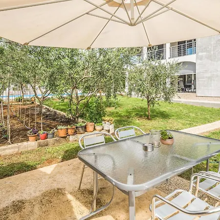 Apartment 2 Bedroom Lovely In *