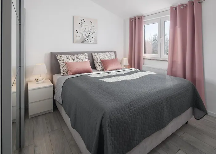 2 Bedroom Lovely In Apartamento