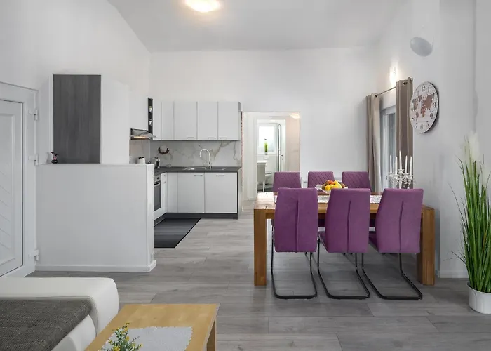 Apartamento 2 Bedroom Lovely In Nova Vas (Porec)