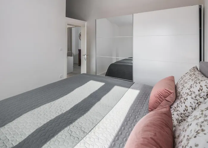 Apartamento 2 Bedroom Lovely In *