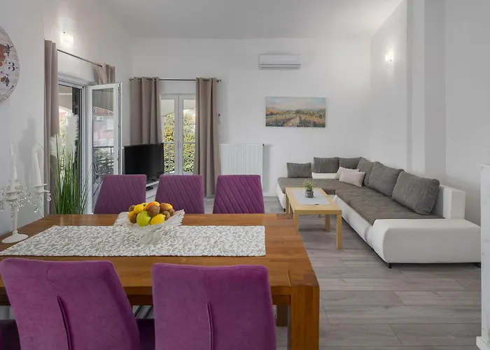 2 Bedroom Lovely In *