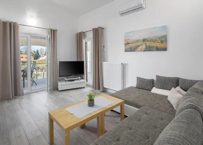 2 Bedroom Lovely In *