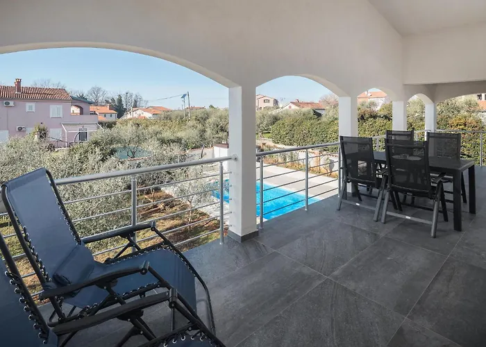 2 Bedroom Lovely In *